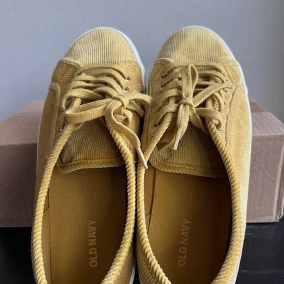 Old Navy corduroy sneaker. - Picture 2 of 3